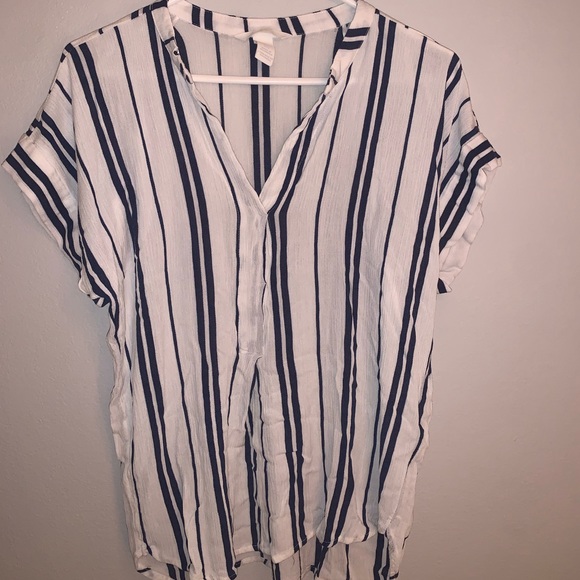 H&M Top - Picture 2 of 2